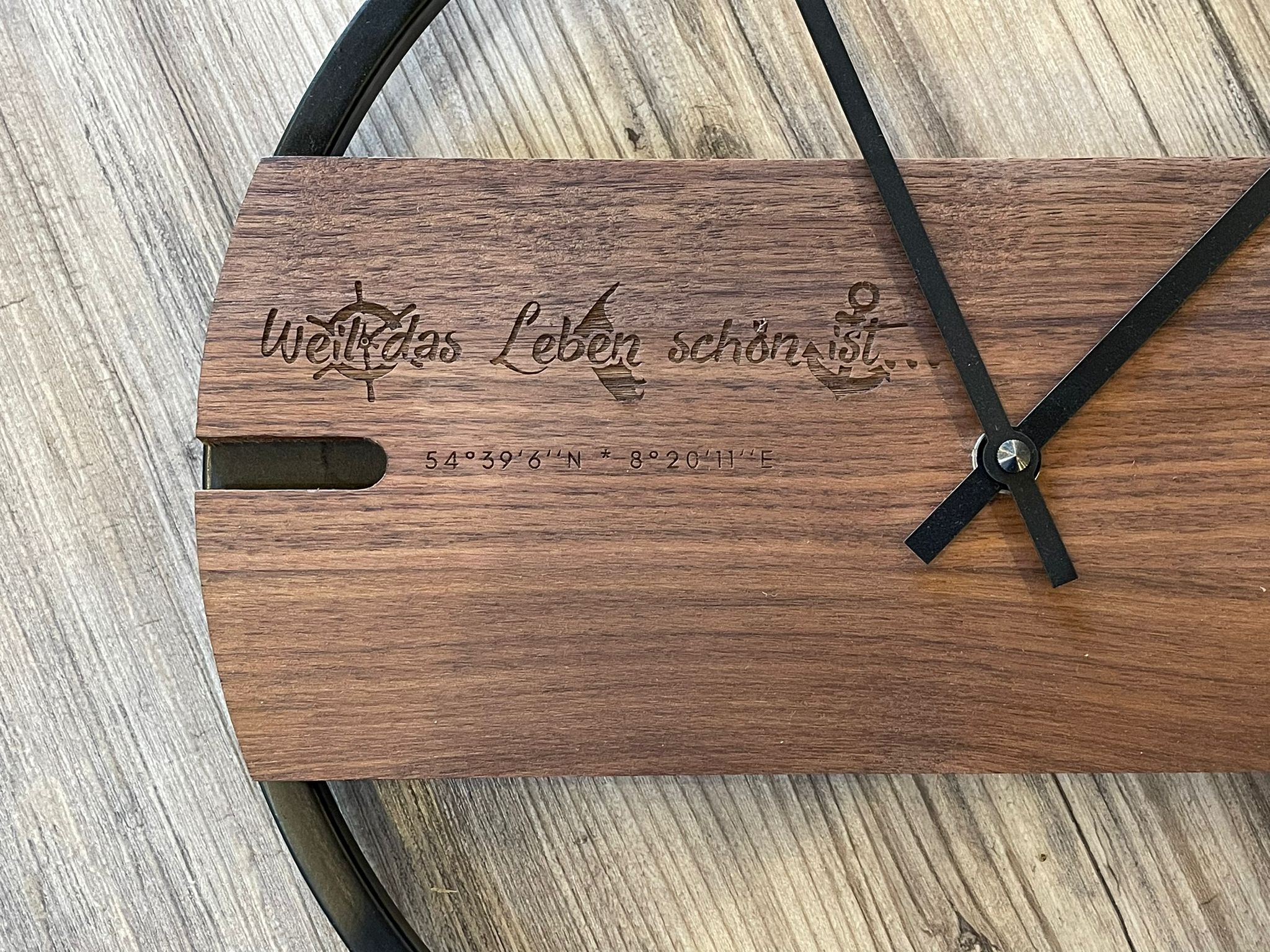 Wanduhr "Weil das Leben schön ist"
