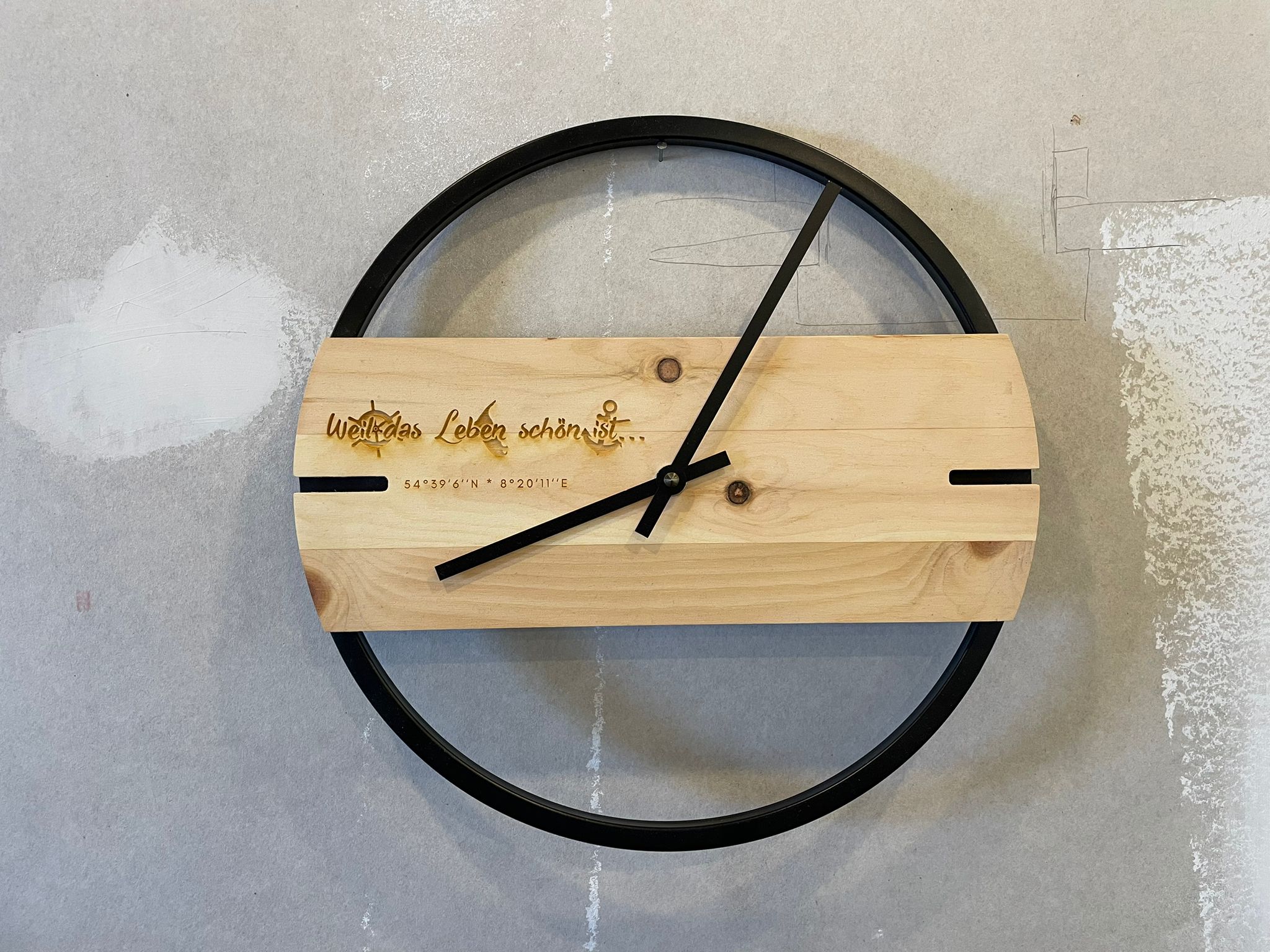Wanduhr "Weil das Leben schön ist"